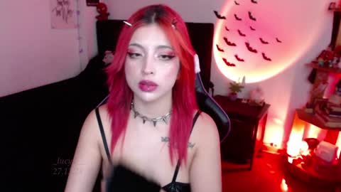 Queen.  Help me reach 100 thumbs up  online show from December 27, 10:26 pm