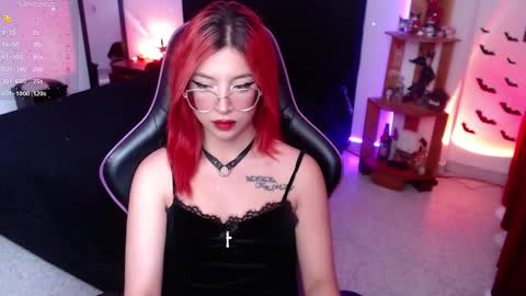 Queen.  Help me reach 100 thumbs up  online show from September 8, 8:52 pm