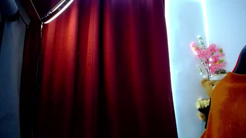 Snapshot of _luna10 chatting on December 13, 9:42 pm _luna10 online show from December 13, 9:42 pm