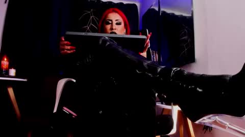 Snapshot of _luna_parisi chatting on September 12, 12:55 am MISS LUNA online show from September 12, 12:55 am