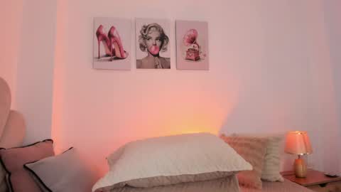 Snapshot of _luuciana_ chatting on May 1, 4:50 am _luuciana_ online show from May 1, 4:50 am