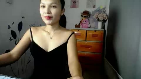 Snapshot of _m1ssj3n chatting on April 18, 9:24 am _m1ssj3n online show from April 18, 9:24 am