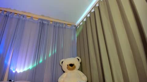 Maia online show from February 17, 7:09 pm