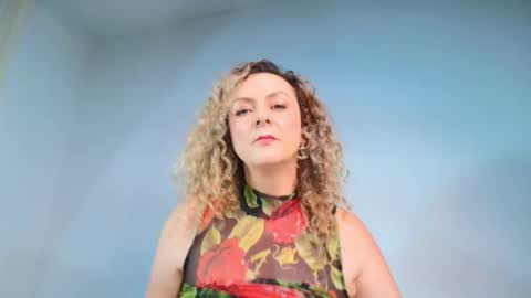 Lady Chanel online show from December 17, 11:55 pm