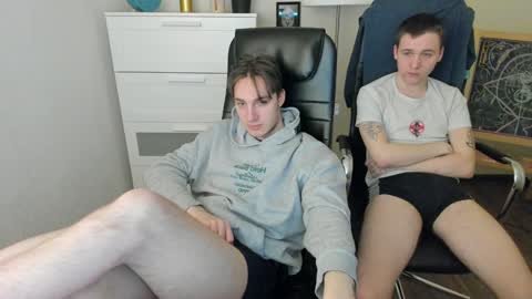 Snapshot of _maelstrom_ chatting on December 5, 8:44 pm _maelstrom_ online show from December 5, 8:44 pm