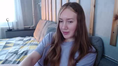 Snapshot of _marianne_ chatting on February 28, 9:25 am online show from February 28, 9:25 am