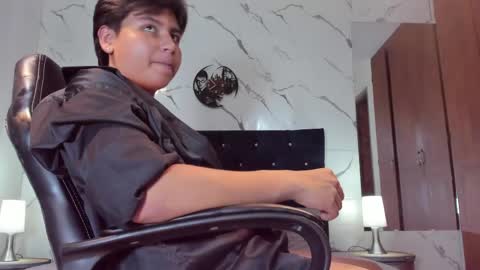 _maximo_1 online show from May 6, 2:55 pm