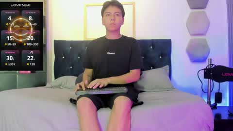 _maximo_1 online show from June 5, 1:17 pm