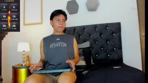 _maximo_1 online show from June 19, 2:43 pm
