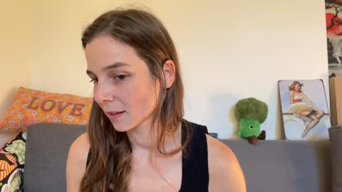 Snapshot of _meg chatting on November 7, 9:31 am Meg online show from November 7, 9:31 am