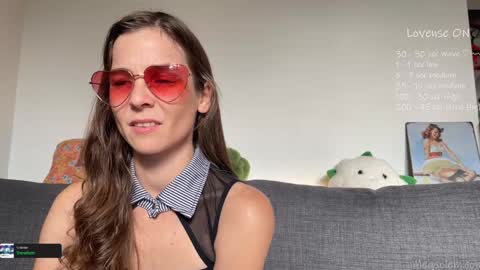 Snapshot of _meg chatting on November 10, 1:54 pm Meg online show from November 10, 1:54 pm