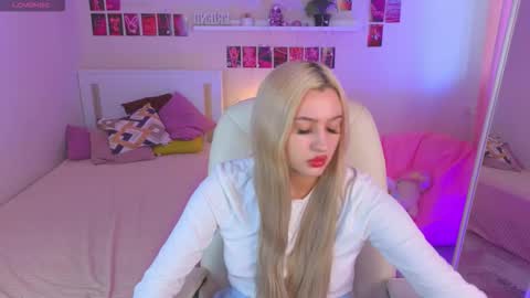 Snapshot of _melanykink chatting on September 28, 2:44 pm Melany online show from September 28, 2:44 pm