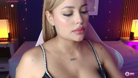 Snapshot of _meliblue chatting on October 9, 7:45 pm Meli online show from October 9, 7:45 pm