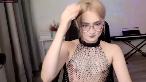 Snapshot of _meow_neko_ chatting on April 25, 11:13 pm _meow_neko_ online show from April 25, 11:13 pm