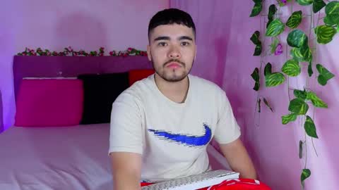  Mia y Mike  online show from November 6, 3:57 pm