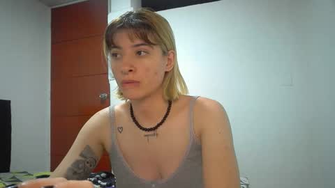 Mia-foster online show from April 26, 2:31 am