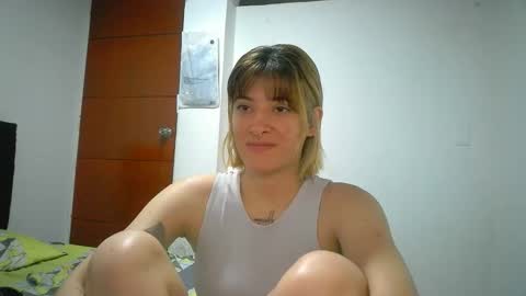 Snapshot of _mia_foster1 chatting on April 28, 1:37 am Mia-foster online show from April 28, 1:37 am