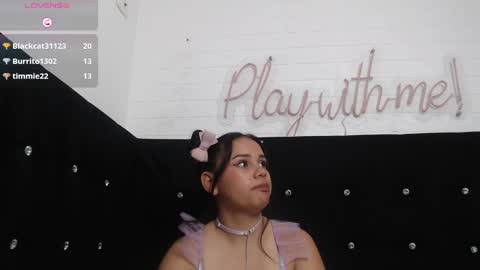 Snapshot of _miaaleon chatting on February 5, 4:14 pm Mia online show from February 5, 4:14 pm