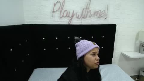 Snapshot of _miaaleon chatting on February 25, 12:45 pm Mia online show from February 25, 12:45 pm