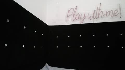 Snapshot of _miaaleon chatting on February 25, 6:53 pm Mia online show from February 25, 6:53 pm