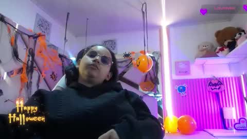 Snapshot of _miaaleon chatting on November 1, 12:40 pm Mia online show from November 1, 12:40 pm