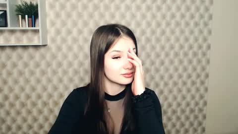 Mia online show from March 7, 2:12 pm