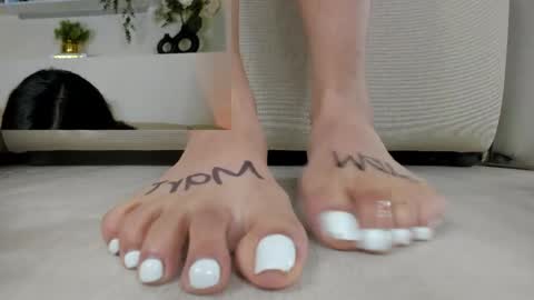 Mia online show from June 3, 10:59 pm