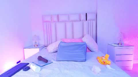 Snapshot of _miavelvet chatting on February 19, 12:01 pm Mia online show from February 19, 12:01 pm