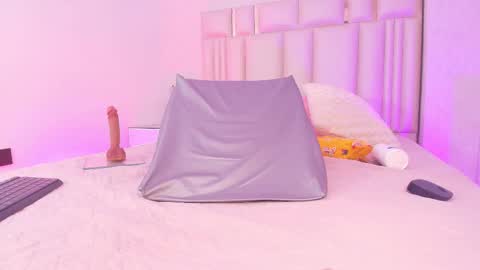 Snapshot of _miavelvet chatting on March 4, 12:11 pm Mia online show from March 4, 12:11 pm