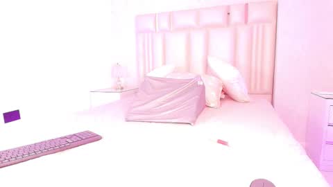 Mia  online show from March 5, 12:12 pm