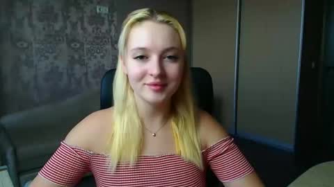 Snapshot of _mila_la_ chatting on February 3, 12:32 pm Melanie online show from February 3, 12:32 pm