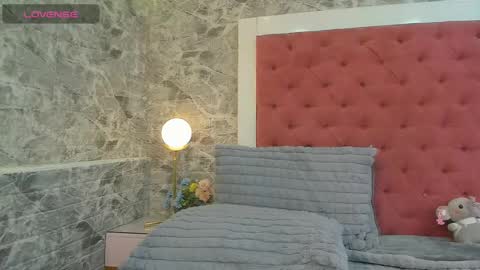 Snapshot of _mileyross chatting on November 20, 8:08 pm Call me Miley online show from November 20, 8:08 pm