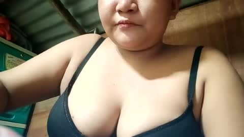 Snapshot of _milkytitsmomxx_ chatting on June 19, 6:23 pm _milkytitsmomxx_ online show from June 19, 6:23 pm