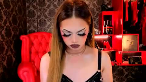 Snapshot of _ministryofsin_ chatting on July 20, 8:33 pm Raven Strauss online show from July 20, 8:33 pm