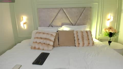 kimberley cruz online show from October 21, 11:22 am