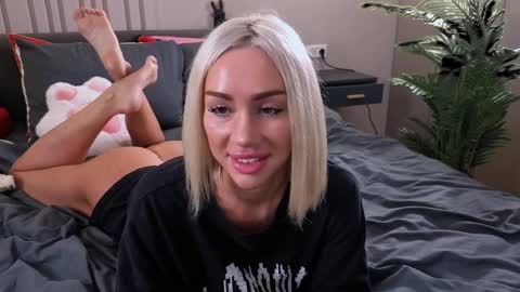 Snapshot of _mito_69 chatting on February 18, 1:12 am alienmito online show from February 18, 1:12 am