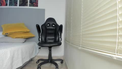 _molly_rosse_ online show from February 27, 12:05 pm