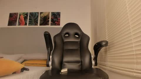 _molly_rosse_ online show from April 1, 1:41 pm