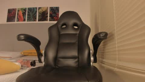 _molly_rosse_ online show from April 7, 12:27 pm