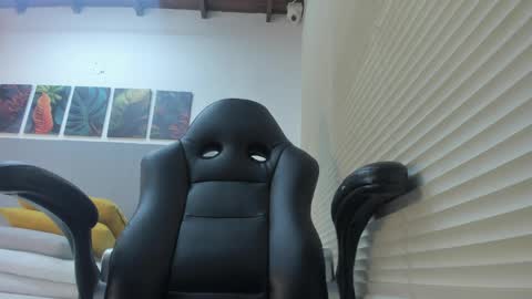 _molly_rosse_ online show from April 8, 12:16 pm