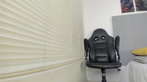 _molly_rosse_ online show from April 13, 11:59 am