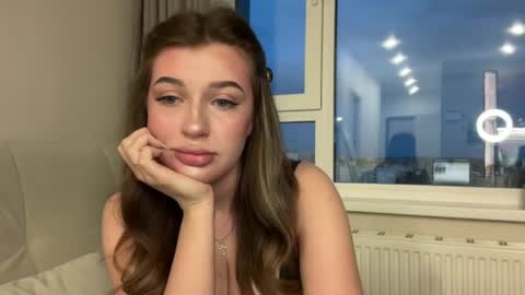 Snapshot of _moonberry_ chatting on June 15, 5:59 pm Becca Tony online show from June 15, 5:59 pm