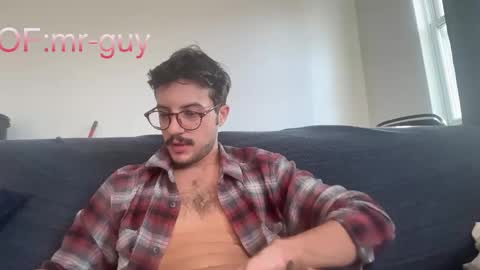 Snapshot of _mrguy_ chatting on October 19, 9:04 pm _mrguy_ online show from October 19, 9:04 pm