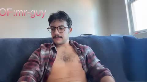 Snapshot of _mrguy_ chatting on October 27, 5:17 pm _mrguy_ online show from October 27, 5:17 pm