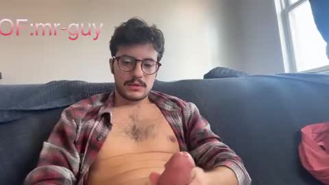 Snapshot of _mrguy_ chatting on October 31, 4:19 pm _mrguy_ online show from October 31, 4:19 pm