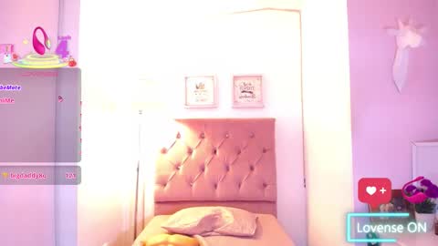 nahomi  online show from October 17, 12:47 am