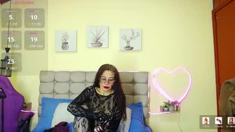 Snapshot of _naomi_s chatting on July 8, 1:15 pm _naomi_s online show from July 8, 1:15 pm