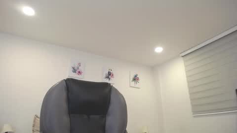 Natalie online show from December 20, 1:25 am