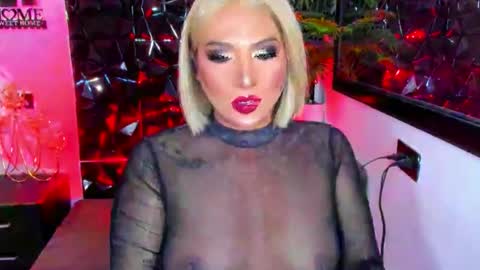 Snapshot of _natashacooper_ chatting on April 5, 6:38 pm _natashacooper_ online show from April 5, 6:38 pm