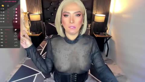 Snapshot of _natashacooper_ chatting on June 7, 11:03 am _natashacooper_ online show from June 7, 11:03 am